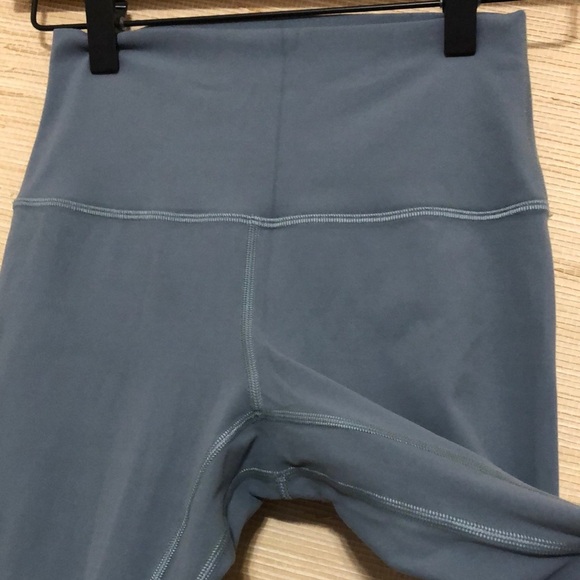 Lululemon Athletica Women’s Align High Rise Cropped Blue Gray Leggings size 4 - Picture 3 of 6